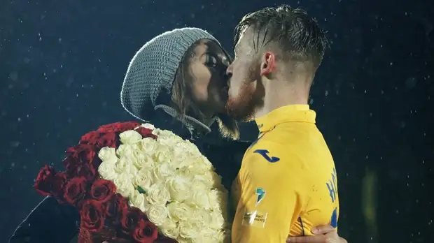 Жена футболиста Новосельцева объявила о своей беременности