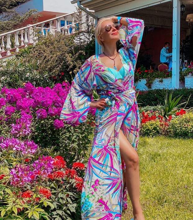 Светлана Ходченкова блеснула фантастической фигурой в купальнике