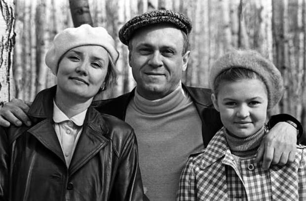 Юлия Меньшова с родителями | Фото: newrezume.org