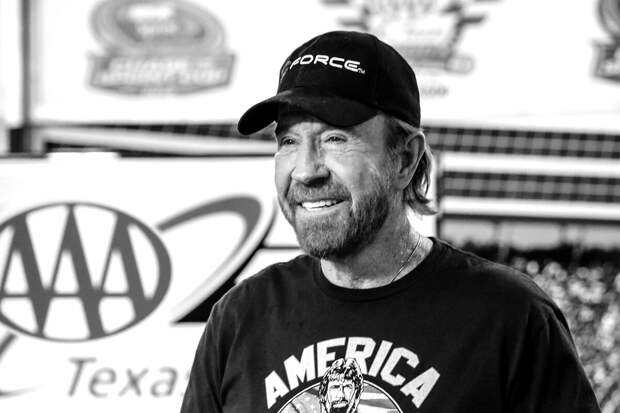 Кинокритик BadComedian о смерти Чака Норриса: его образ был легендарен