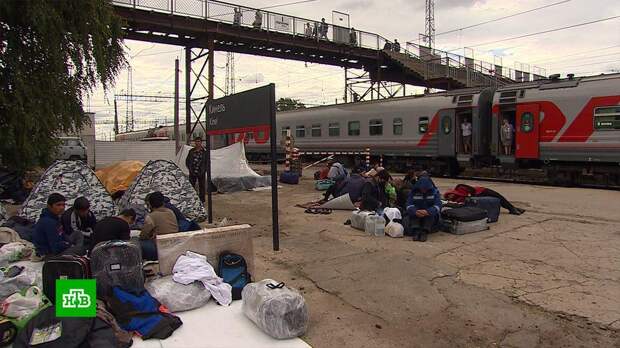 Узбекские мигранты поселились на вокзале под Самарой в ожидании поезда на родину