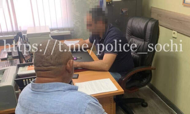 В Сочи приезжий поссорился с туристкой и скинул ее с опорной стены: девушка в реанимации