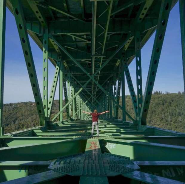 Из-за селфи женщина упала с самого высокого в Калифорнии моста — но любителей риска это не останавливает люди, мост, селфи