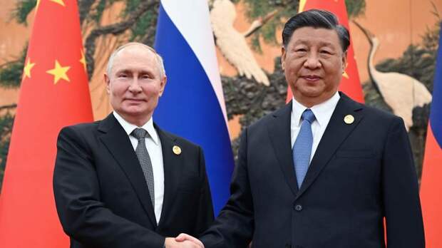 Путин и Си Цзиньпин начали переговоры в узком составе в Пекине