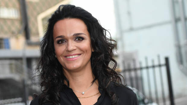 «Пройдет по фортуне»: певица Слава рассказала, в чем нужно встречать Новый год