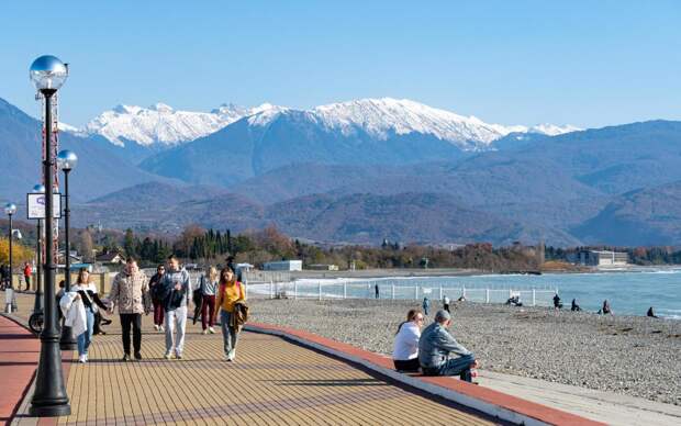 «Апатия какая-то. Тупо смотрю на море. А сирены поорут и перестанут». Как отдыхающие в Сочи переживают атаки БПЛА