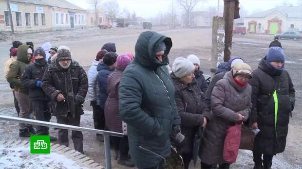 Выбравшиеся из Рубежного беженцы рассказали о жизни в горячей точке