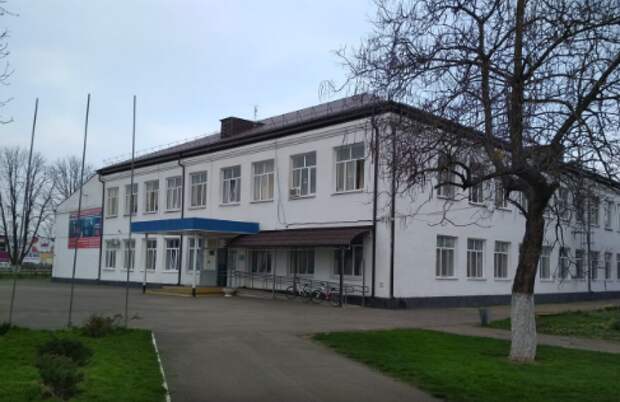 В школе Кореновска распылили перцовый газ: ученики жалуются на боли и аллергию