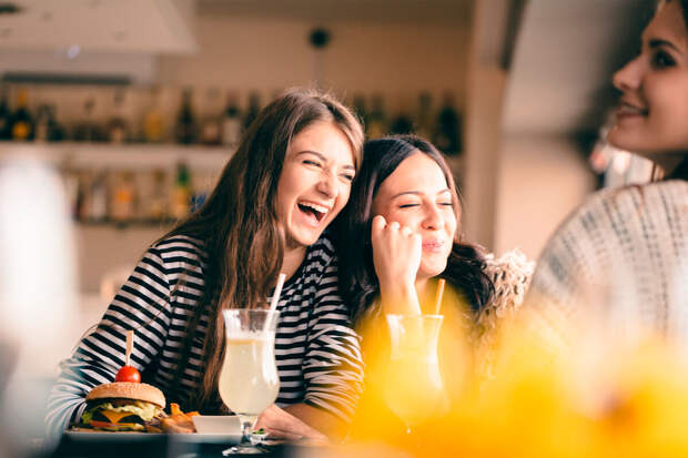 Pravda.Ru: общение с подругами может улучшить работу женского мозга