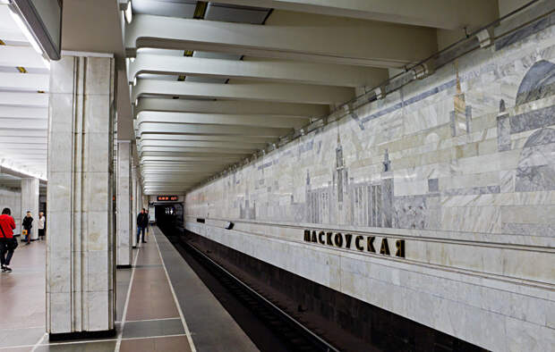 Станции метро разных городов мира, названные в честь России