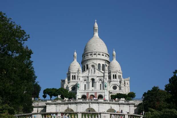 https://cdn.pixabay.com/photo/2014/10/17/16/01/sacre-coeur-492502_1280.jpg