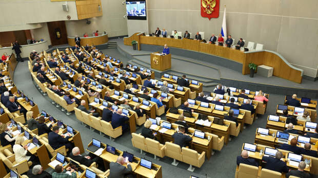 Новые госпошлины для автовладельцев и мигрантов одобрила Госдума