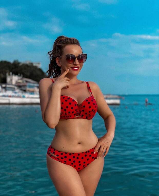 Светлана Ходченкова блеснула фантастической фигурой в купальнике