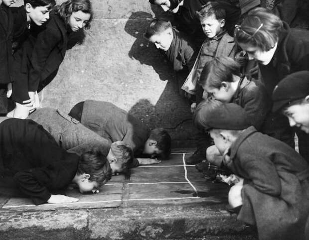 5. Игра на улице Кинг-Кросс, Лондон, 1938 год детство, прошлое, фотография
