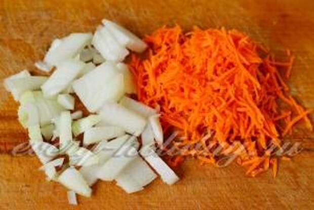 лук и морковь измельчить