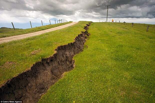 Великая стена: в результате землетрясения в Новой Зеландии образовались стены высотой 5 метров афтершоки, землетрясение, новая зеландия, последствия землетрясение, разломы