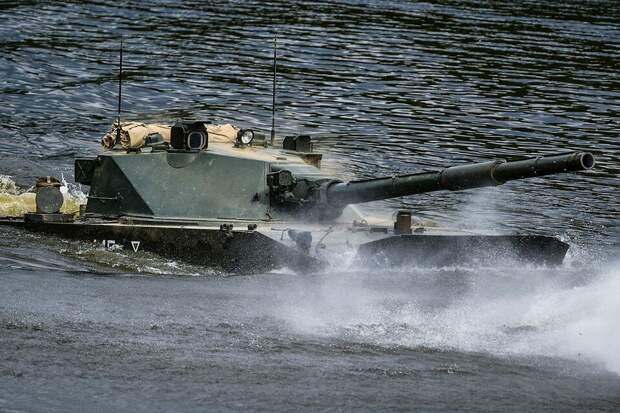 Испытания нового танка: "Спрут" плавает, люди ругаются