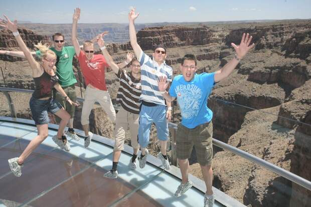 GrandCanyon03 GrandCanyon03 Головокружительная достопримечательность: стеклянная площадка над Гранд Каньоном