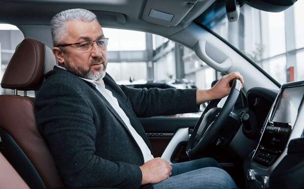 Высокая посадка, простые кнопки и никаких сенсорных ребусов – какие авто выбирают возрастные водители