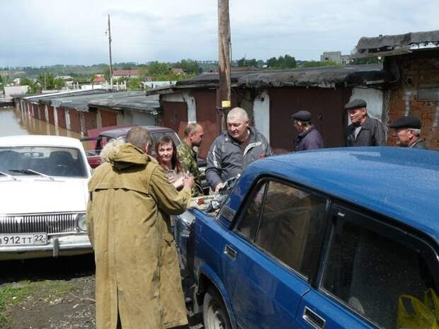 Как спасали автомобили из затопленных гаражей Как спасали автомобили из затопленных гаражей