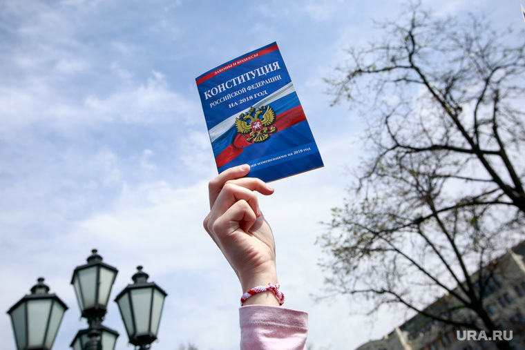 Несанкционированный митинг "Он нам не царь" на Пушкинской площади. Москва