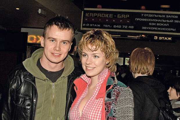 ZHena-Alekseya-Bardukova-Anna-Starshenbaum-foto (700x465, 341Kb)