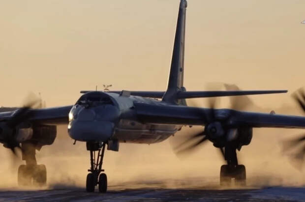 Авианосцы сопровождали Ту-95МС над Беринговым морем