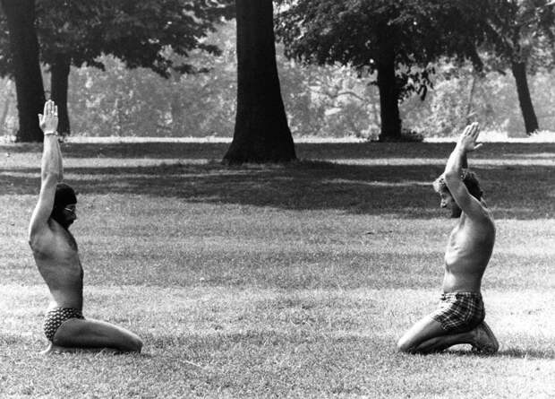 Какой была йога в прошлом веке: любопытные винтажные фото VintageYoga15 Какой была йога в прошлом веке: любопытные винтажные фото