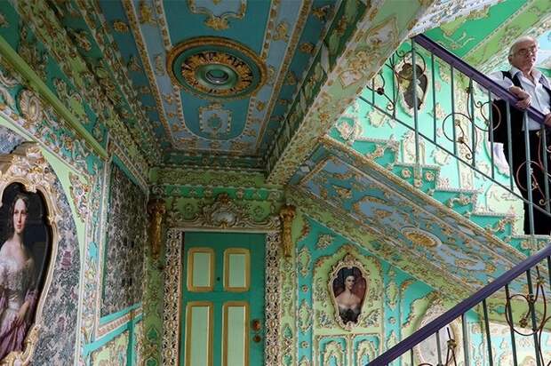 Пенсионер в Киеве украсил подъезд в стиле Барокко барокко, дорого богато, искусство, красота