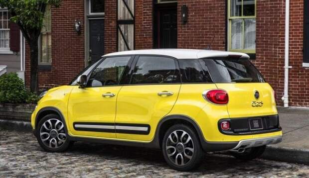 Компактвэн Fiat 500L.