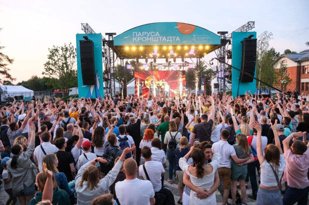 Фестиваль «Паруса Кронштадта» на «Острове фортов»: Efoil-гонка, секретный гость и стенд-ап шоу