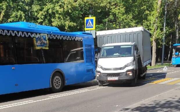Автобусы № 253 и п115 на улице Маршала Новикова ввели в график – Московский транспорт