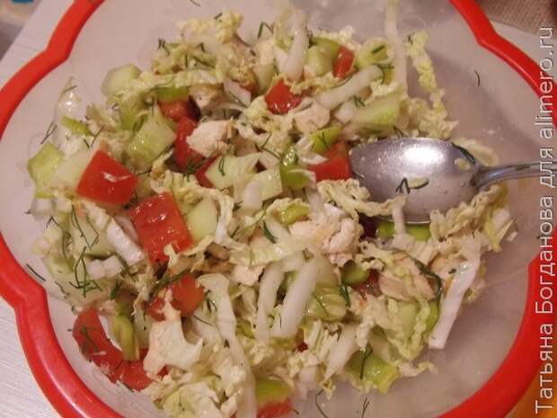 Салат с курицей и сухариками Салат с курицей и сухариками