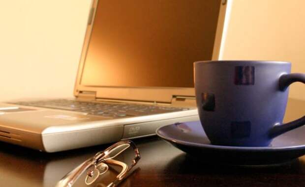 Сибига в белом, квир-армия Стармера и гонорея Польши: утренний кофе с EADaily