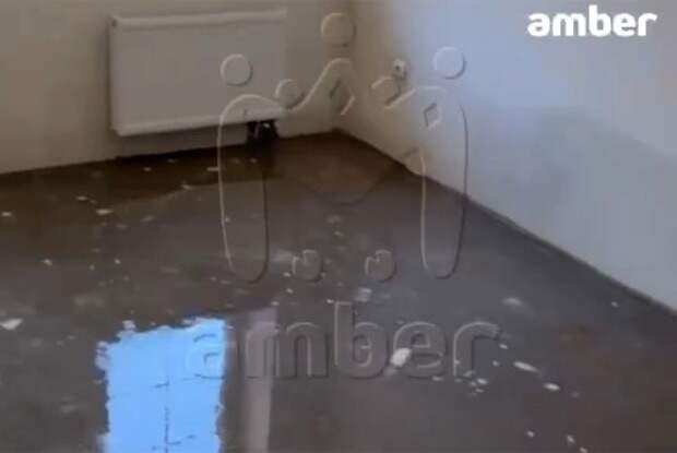 Жильцы нового дома в российском городе пожаловались на потопы из-за дырявой крыши