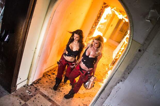 Девчонки — огонь: как снимали календарь FireGirls-2017 с сексуальными пожарницами