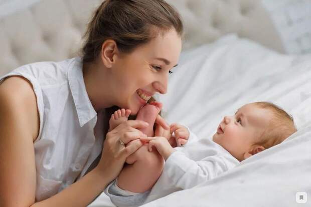 Сжатые и разжатые кулачки: 7 подсказок от педиатров, которые помогут понять язык тела ребенка