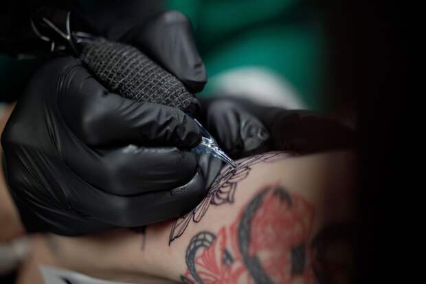Conversation: тату могут вызывать длительное воспаление и влиять на иммунитет