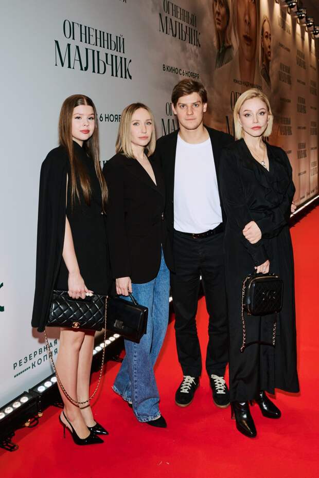 Детёныш чиновницы: Надежда Михалкова, Ирина Розанова и Марина Зудина