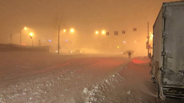 Власти Камчатки из-за мощного циклона отменили автобусные и авиарейсы