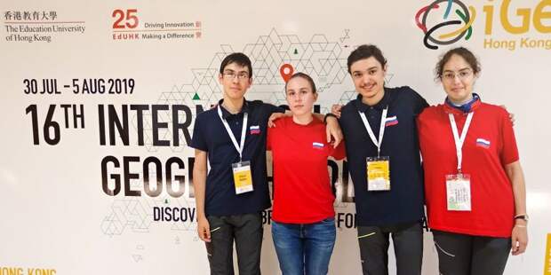 Лада Антонова (вторая слева)/фото mos.ru