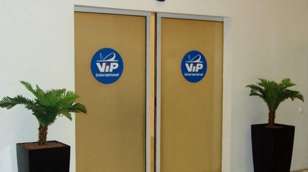 Депутатам вновь разрешили бесплатно пользоваться VIP-залами аэропортов