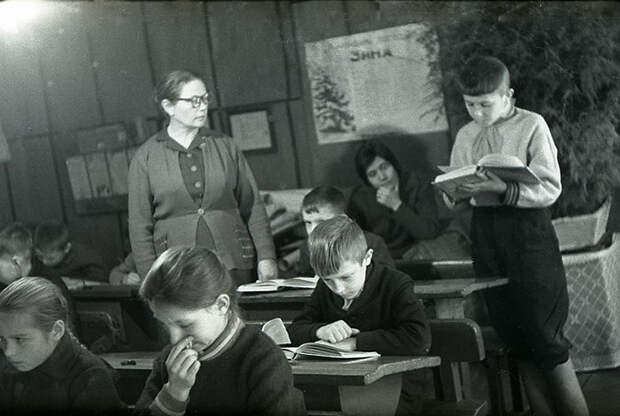 1652 Школа в советской деревне 1964 год