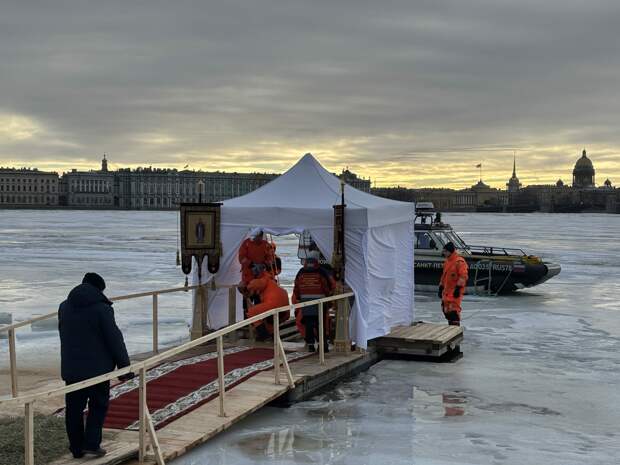 В Петербурге обустроят 17 купелей на Крещение