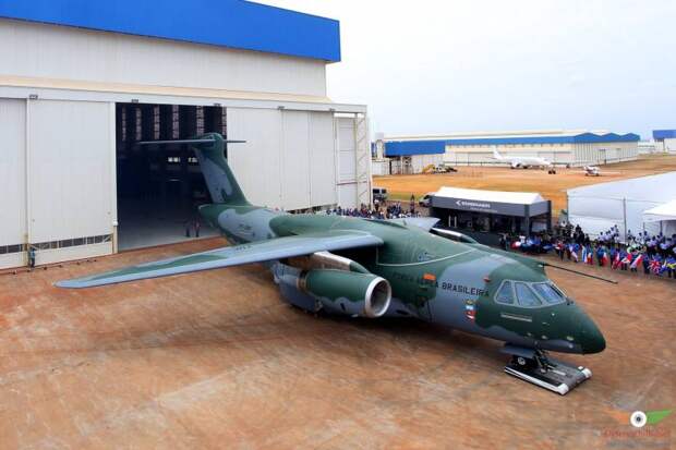 Бразильский военно-транспортный самолёт Embraer KC-390
