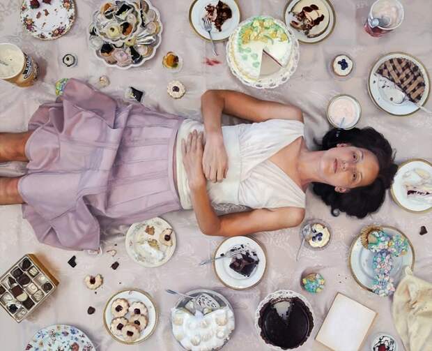 Зависимость от еды в серии гиперреалистичных картин