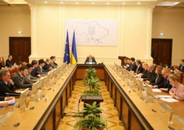Кабмин объявил о 30% повышении зарплаты бюджетникам