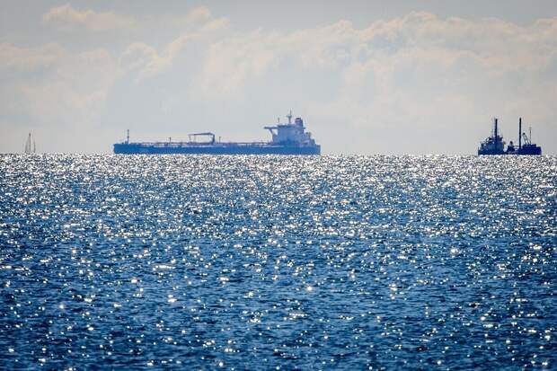 Легких решений нет: эксперт объяснил трудности привлечения ВМФ к охране танкеров