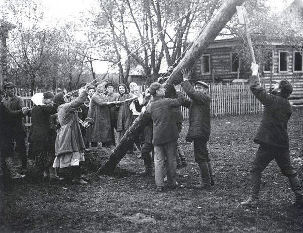 Установка столбов для линии электропередач в деревне Ботино 1925 г. СССР, история, фото