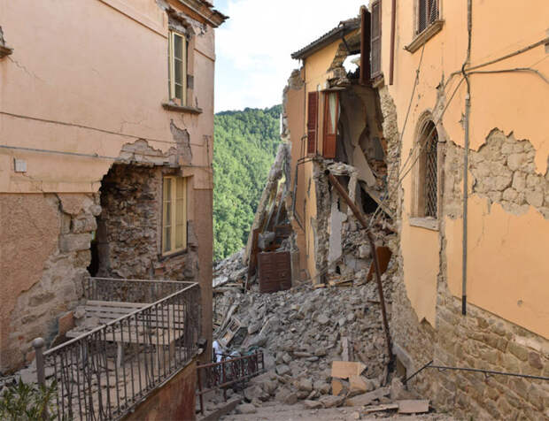italy-earthquake-before-after-4-1